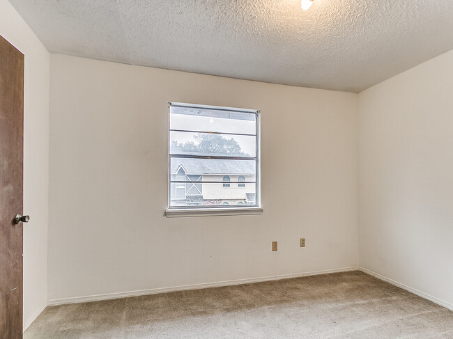 Building Photo - 818 Greenvale Rd