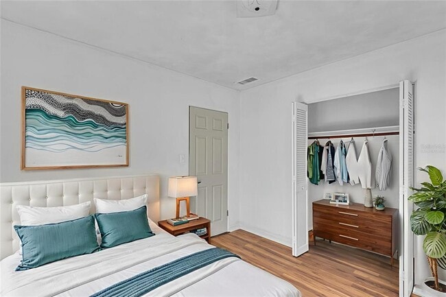 Building Photo - 324 N Lakeland Ave