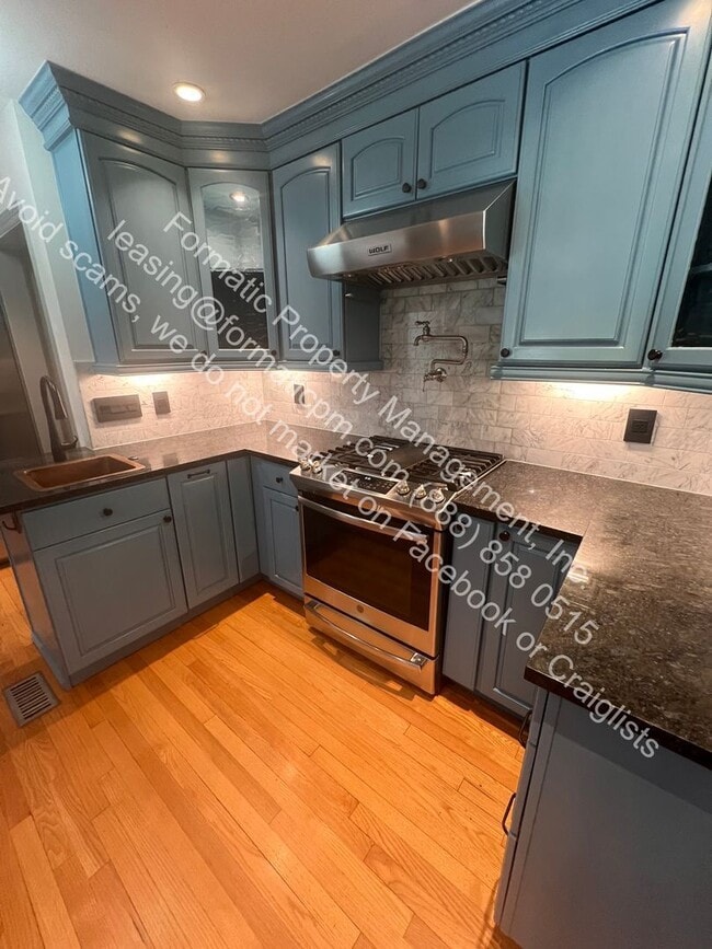 Building Photo - 629 Bellaire St