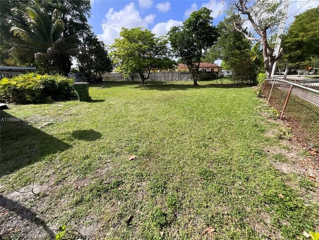 Building Photo - 661 NE 138th St