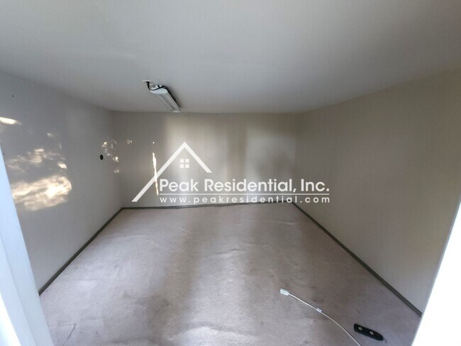 Building Photo - Nice 3bd/1.5 ba Carmichael Home With RV Access!