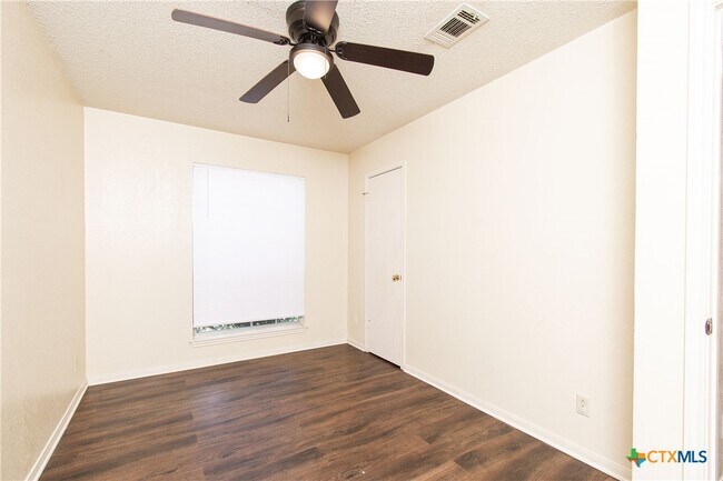 Building Photo - 2803 Willow Springs Rd