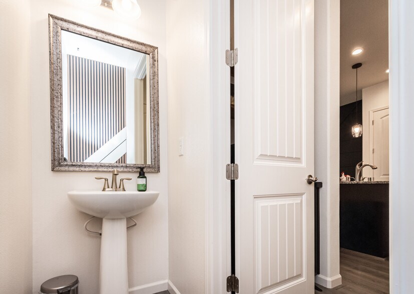 Building Photo - 4412 Natomas Central Dr