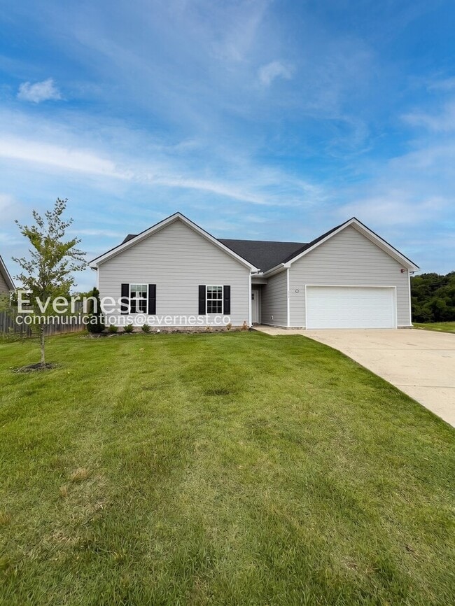 Building Photo - Home with Fenced Yard and Garage / 4 Bed, 2 Bath  / Voucher Accepted / Pet-friendly / Coming Soon!