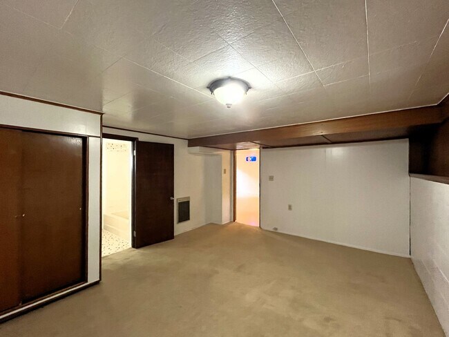 Building Photo - Classic Home in Columbia Neighborhood - Walnut