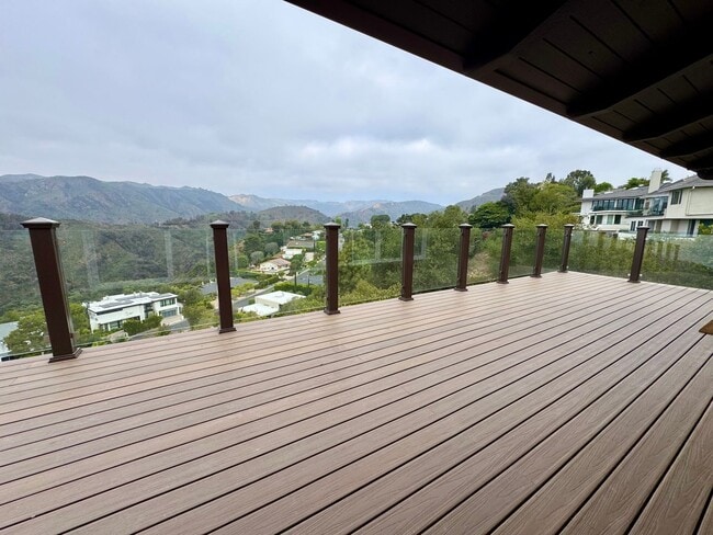 Building Photo - Magnificent views! Completely Private! One...