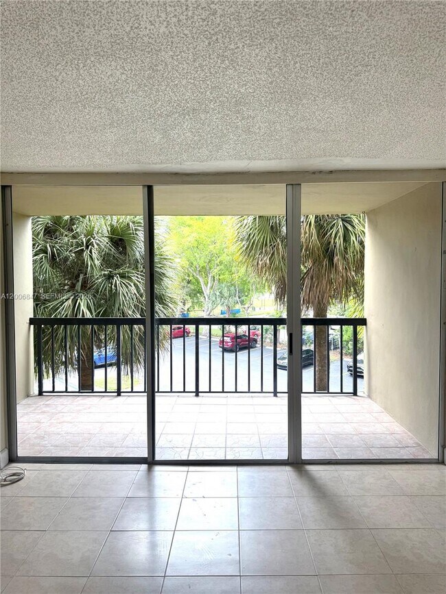 Building Photo - 10835 SW 112th Ave