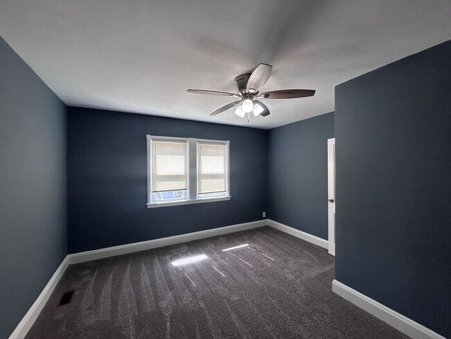 Building Photo - 3 Bedroom with Fenced in Rear Yard