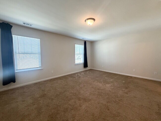 Building Photo - Four Bedroom Home in Heritage New Riverside!