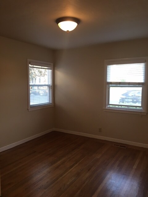 Building Photo - Charming 2 Bedroom Home Close to Downtown