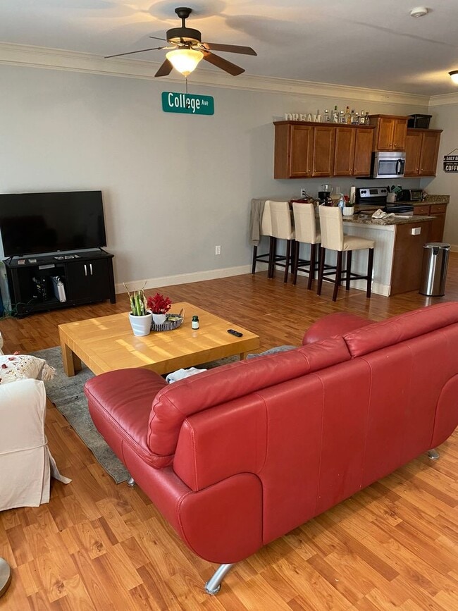 Building Photo - The Verandas on Ruth St.