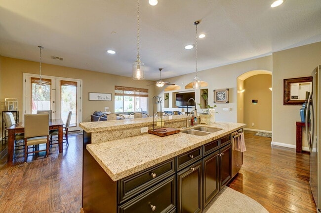 Building Photo - 4221 S Danyell Dr