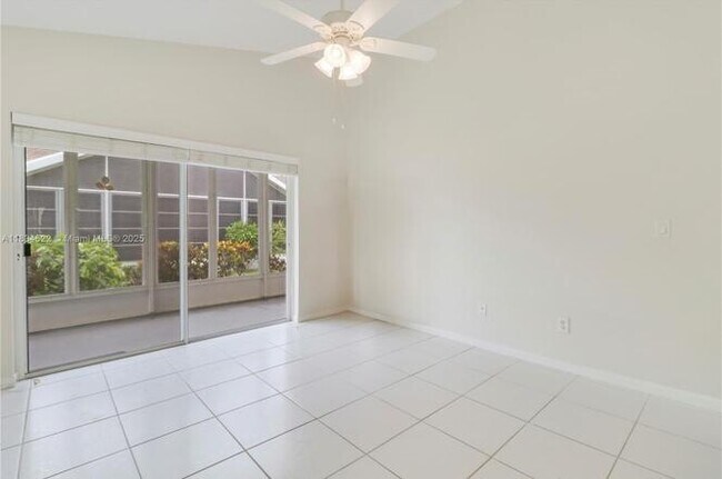 Building Photo - 653 NW San Remo Cir