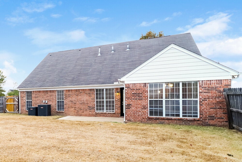 Building Photo - 6499 Sandbourne E