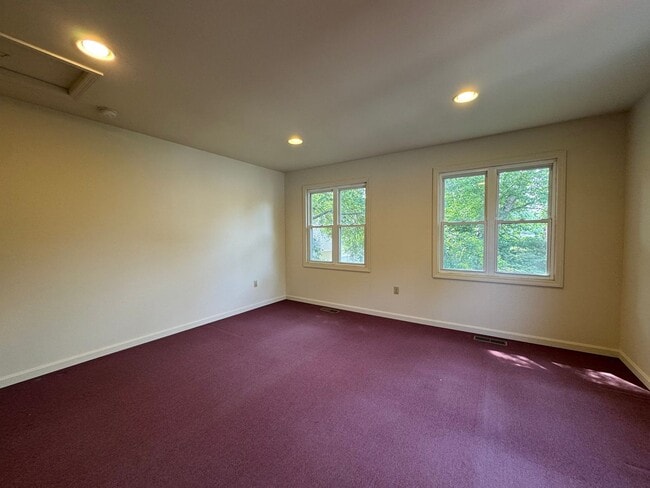 Building Photo - Beautiful 3 Bed 2.5 Bath Single Family Hom...