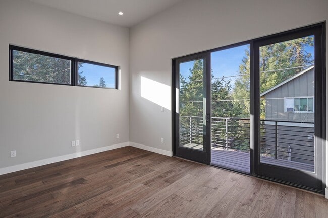 Building Photo - Newer ADU with Garage and Most Utilities Paid