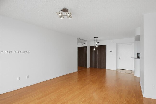 Building Photo - 770 Claughton Island Dr