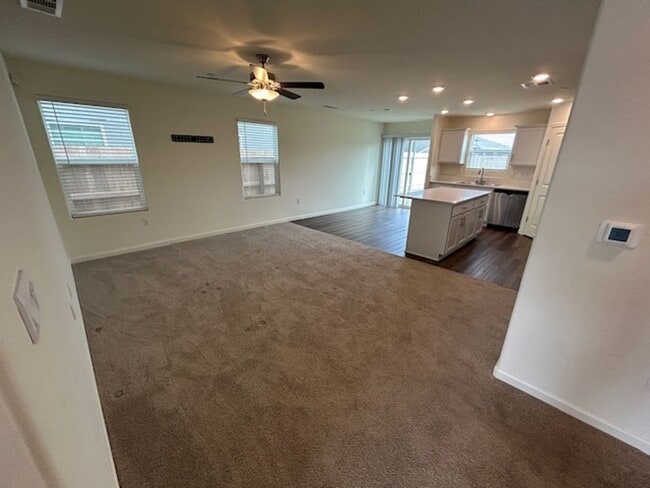 Building Photo - ** MOVE IN SPECIAL- $300 OFF FIRST 3 MONTHS***