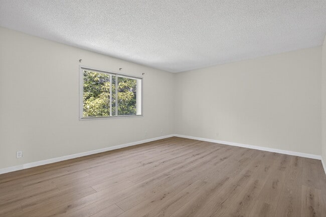Building Photo - Spacious Condo in Santa Clara - Easy Commute!