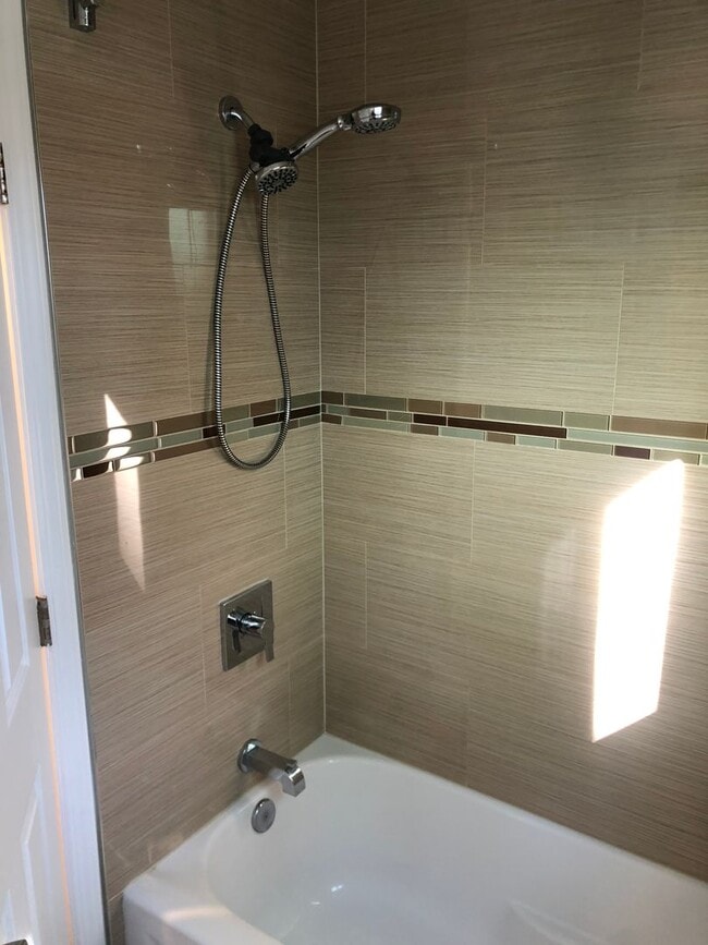 Building Photo - Must See Spacious Studio Apartment