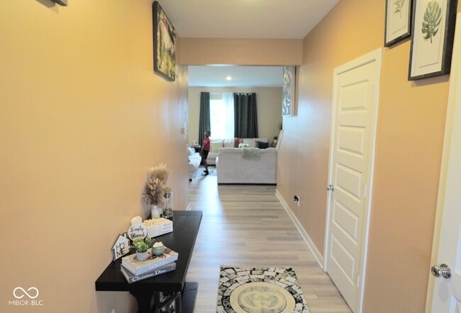 Building Photo - 718 Felix Dr