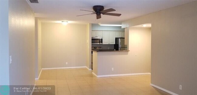 Building Photo - 2846 S University Dr