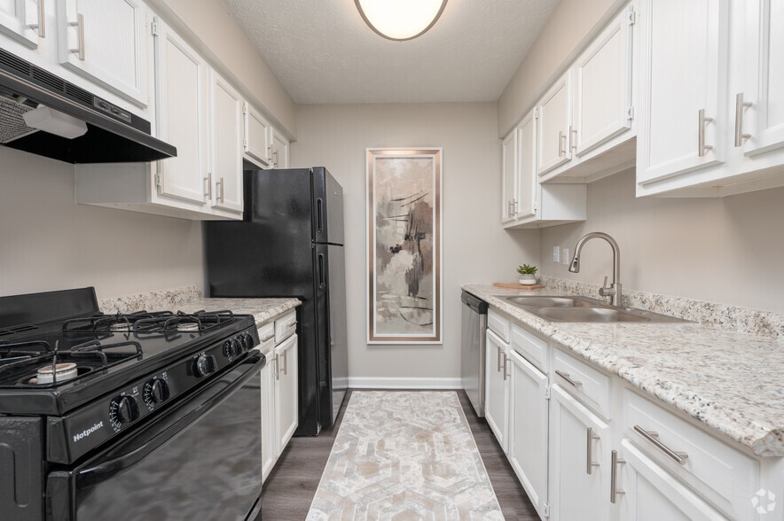 2BR, 1.5BA - 930SF - Kitchen - Chelsea Place