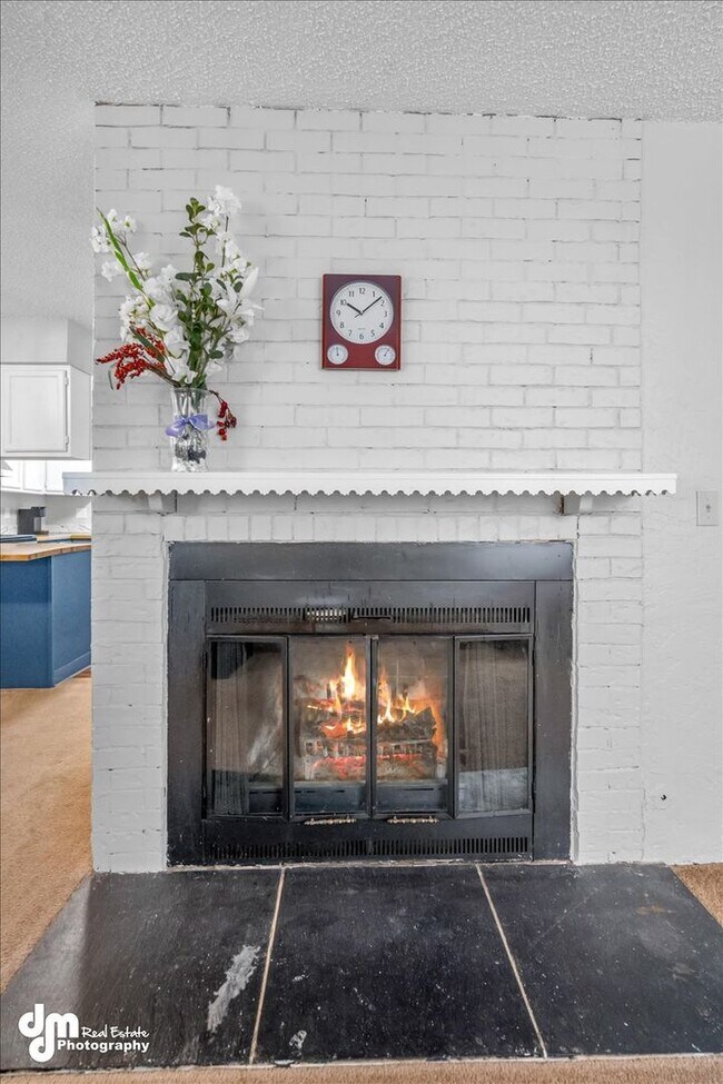 Building Photo - The Single-Family Alternative: 3BD/2BA Triplex Unit with Modern Comforts