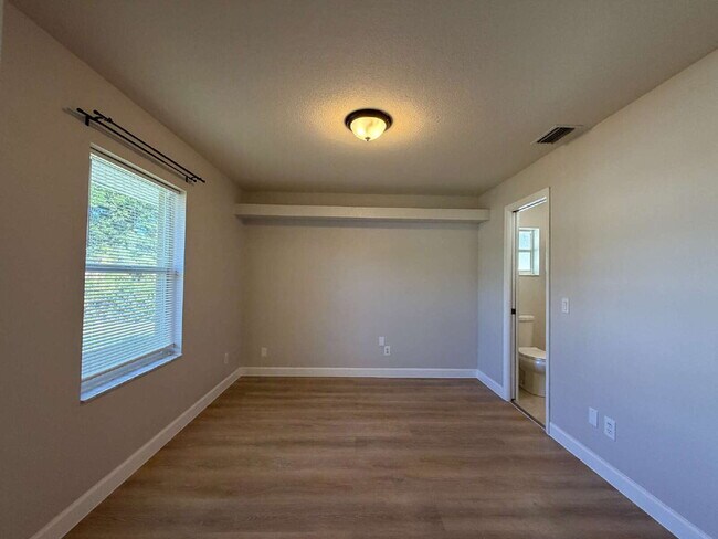 Building Photo - Spacious 4 bedroom in North Port