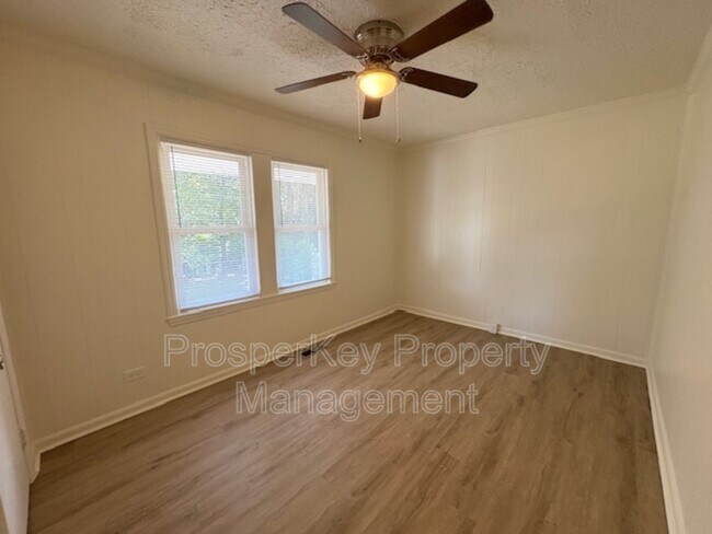 Building Photo - 5244 Winburn Ave