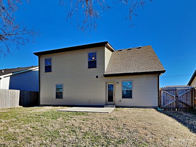 Building Photo - 336 Providence Dr