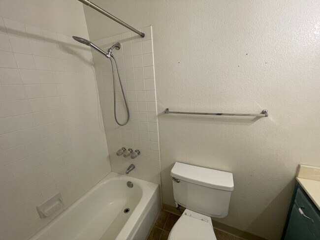 Building Photo - Stylish 3-Bedroom Home with Spacious Backy...