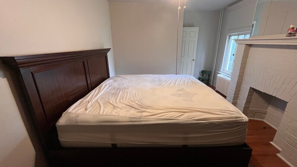 Building Photo - 5859 Hobart St