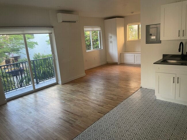 Building Photo - 135 Zamora Ave