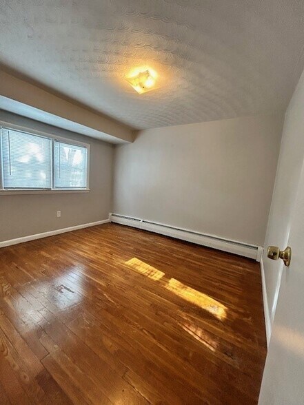 Building Photo - 91 Moore Ave