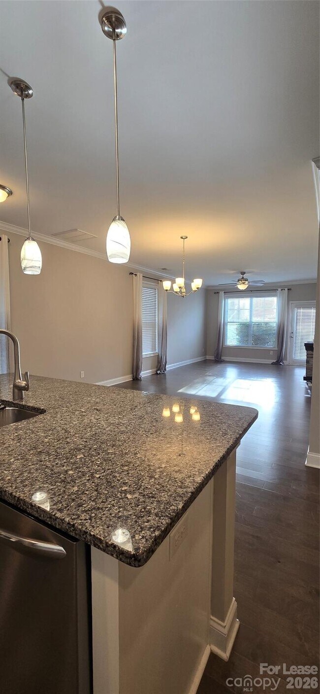 Building Photo - 990 Pennington Dr