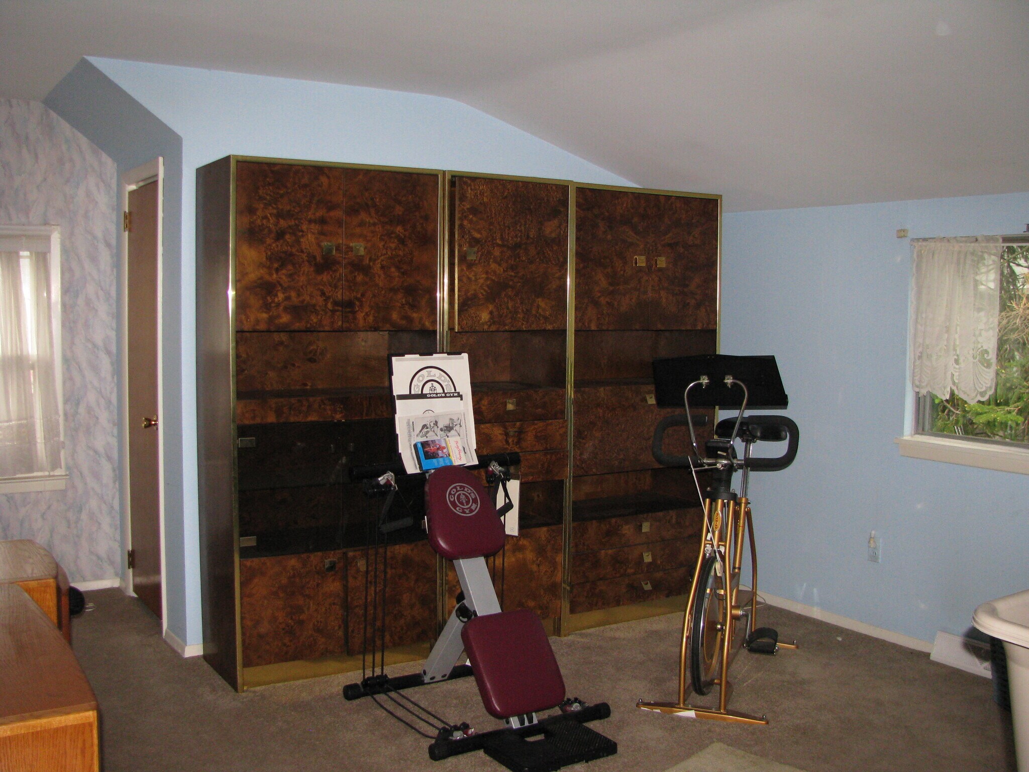 Building Photo - 2363 Mount Carmel Ave