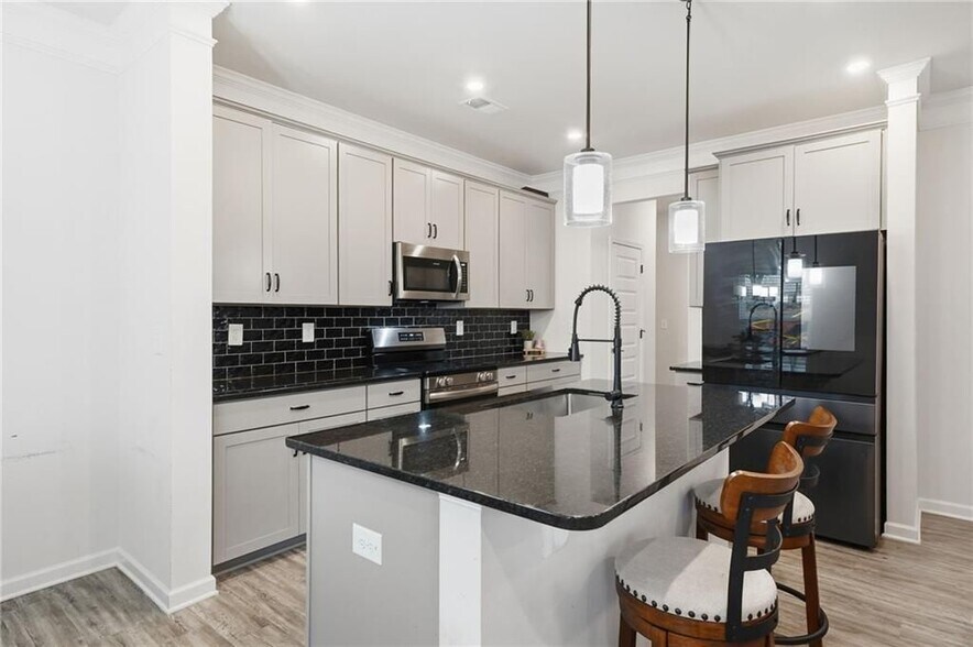 Building Photo - 3860 Pressley Ln