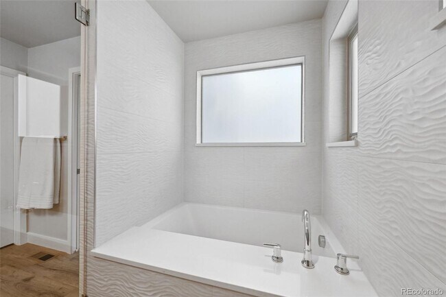 Building Photo - Rare University/Observatory Park 4 Plus Bed, 4.5 Bath Home