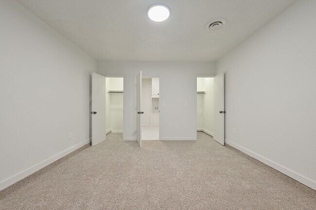 Building Photo - 3133 Delmar Rd