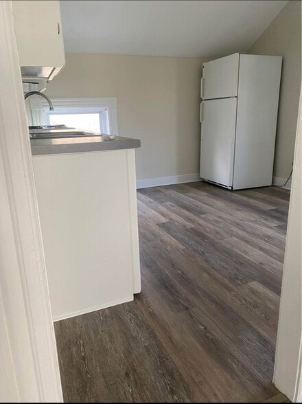 Building Photo - 52 River St