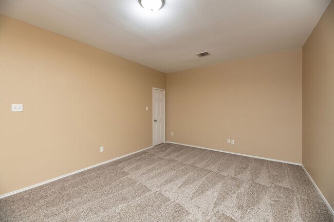 Building Photo - 2510 Sedona St