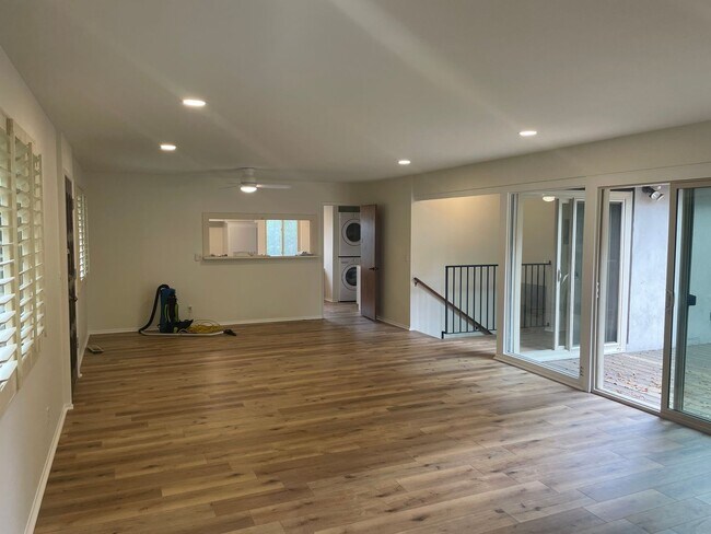Building Photo - Upper East/Mission Area 3 Bedroom Home - Available Mid-August