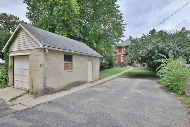 Building Photo - 117 E Lane Ave