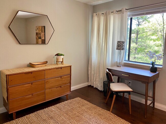 Building Photo - 2000 Quiet Stream Dr