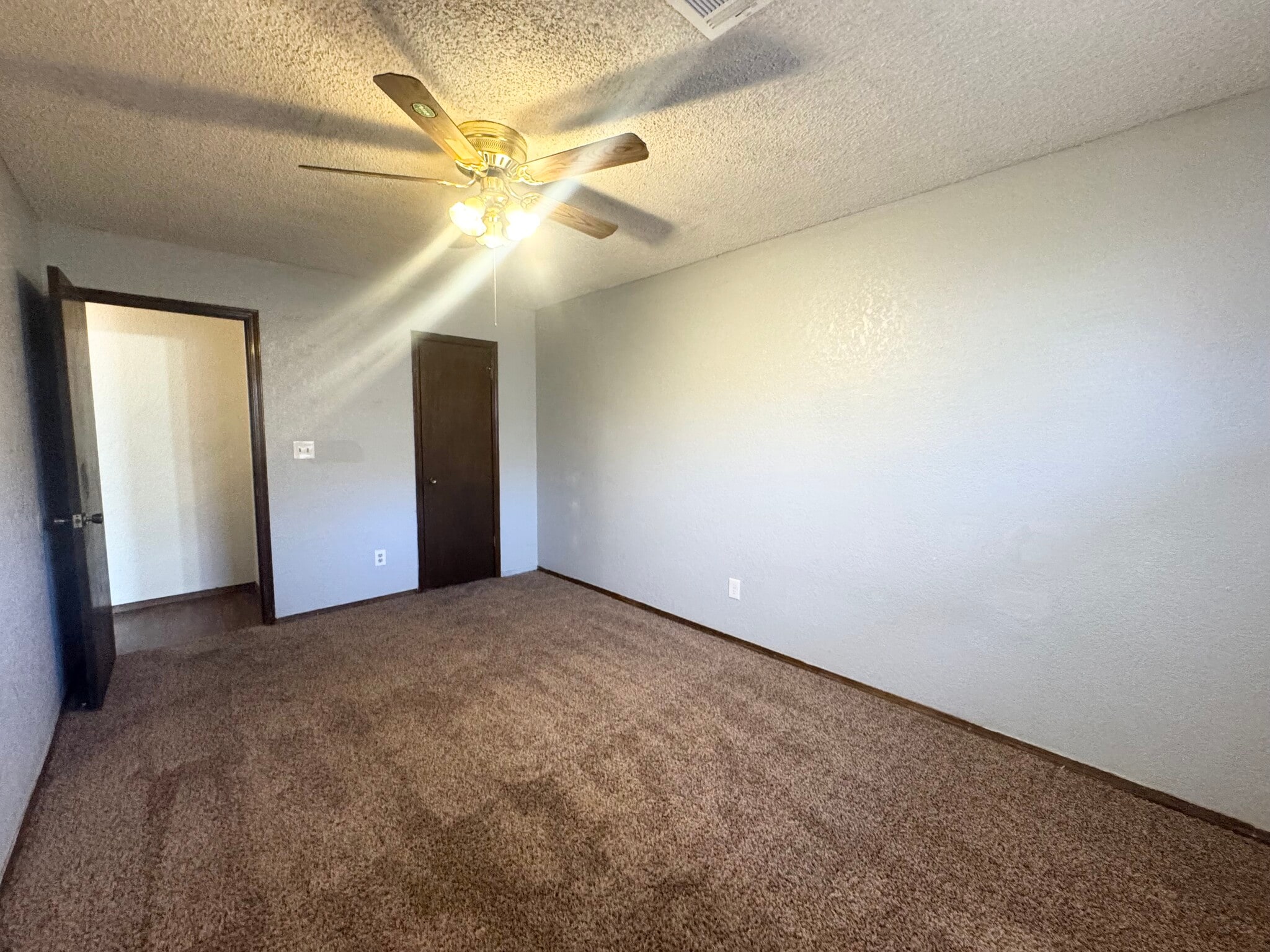 Building Photo - 9821 Larkspur Ln