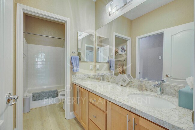 Building Photo - One of a kind, GREAT floorplan in Twelve B...