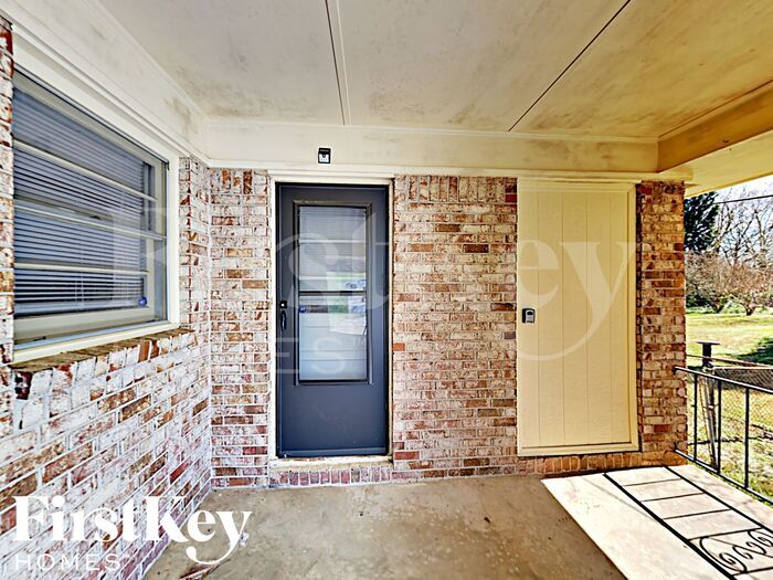 Building Photo - 2672 Lilac Dr
