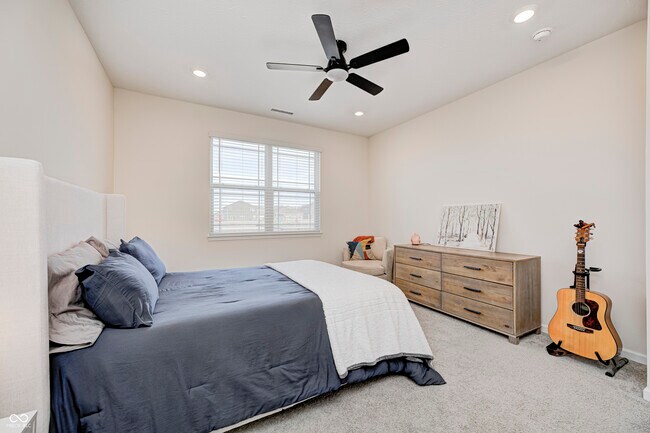 Building Photo - 2214 Warbler St