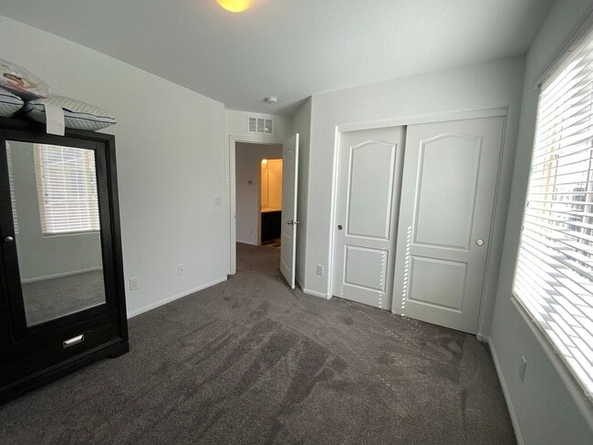 Building Photo - Gorgeous Home in Gated Community!